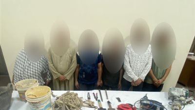 القبض على 6 أشخاص لقيامهم بالتنقيب عن الآثار داخل شقة بالسيدة زينب