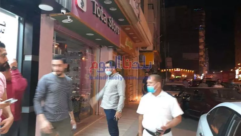 تحرير 12 محضر مخالفة قرار مواعيد غلق المحلات وإزالة 400 مخالفة إشغال طريق في حملة مكبرة