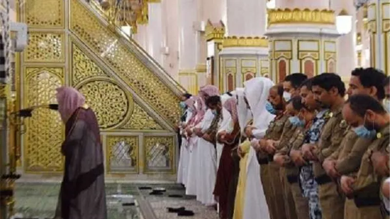 دولة عربية تلغي إقامة صلاة عيد الفطر