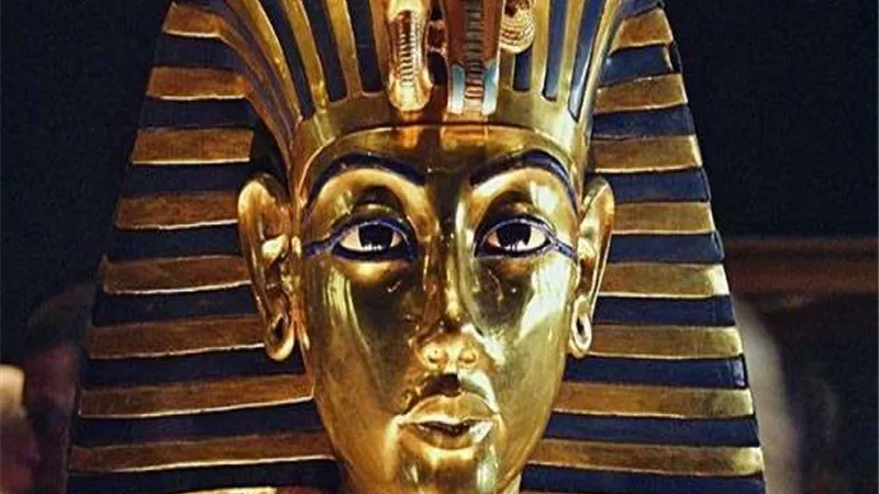 السياحة تعلن الانتهاء من إعادة تركيب المقصورة الثالثة للملك توت عنخ آمون