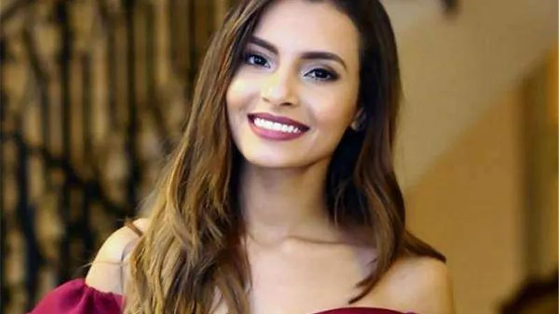 كارمن سليمان تهنئ جمهورها برفقة شقيقتها بمناسبة عيد الفطر المبارك