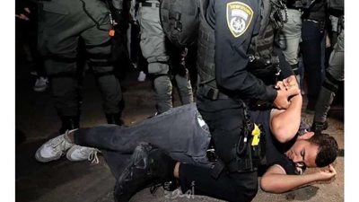 استشهاد عدد من الفلسطينيين اختناقا جراء القصف الإسرائيلي