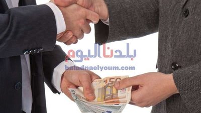 النيابه العامة تأمر بحبس شرطي بسبب حصوله على رشوة من مواطن