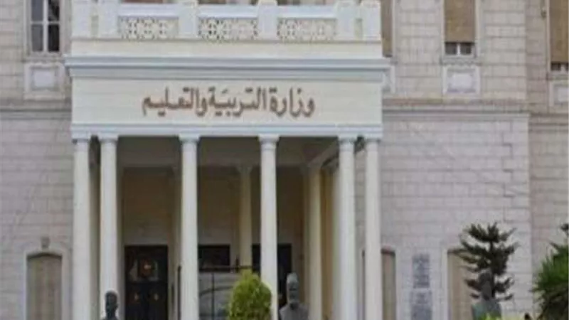 كنترولات الثانوية العامة تراجع استمارات الطلاب المتقدمين للامتحانات