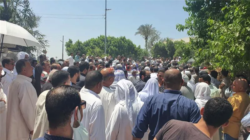 أهالي قرية اليمني بمحافظة البحيرة يشيعون جثمان العميد عمرو الدمرداش إلى مثواه الأخير