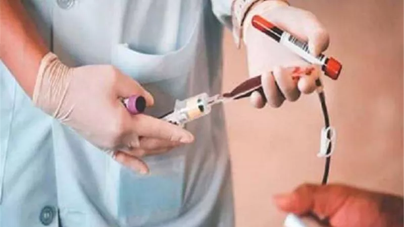 الذهب الأحمر.. عقوبة تشغيل مركز تجميع بلازما الدم دون ترخيص