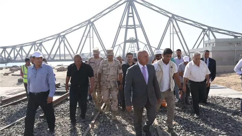 وزير النقل يتفقد مشروع إعادة تأهيل خط السكة الحديد الفردان / بئر العبد