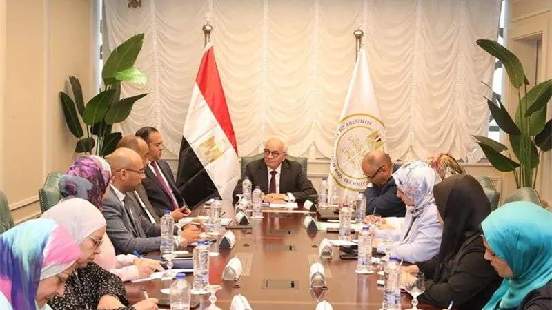 وزير التربية والتعليم يعلن إطلاق مشروع 