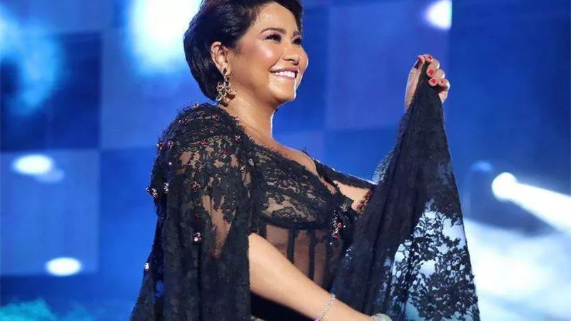 شيرين عبد الوهاب تبكي الجمهور في حفل 
