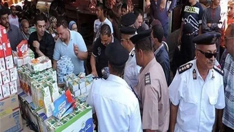 محافظ القاهرة يطالب بتكثيف المراقبة على الأسواق