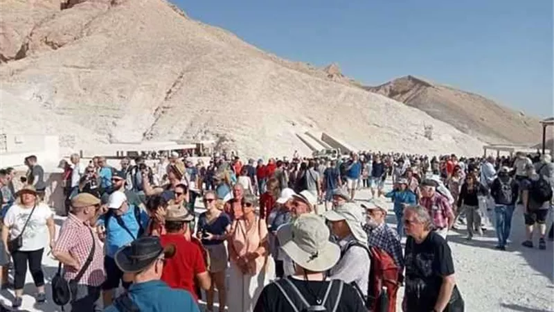 إقبال كبير بالأقصر.. أهم المقومات يكشفها رئيس لجنة تسويق السياحة الثقافية بالصعيد