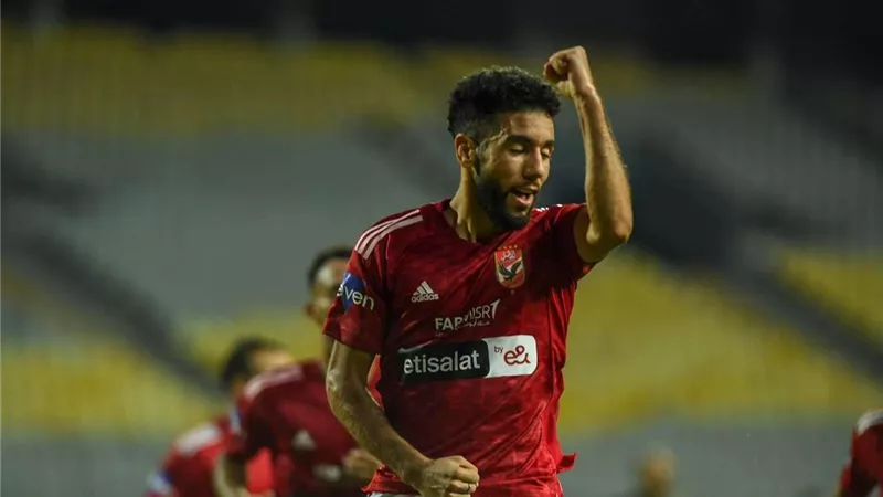 رسميًا: الأهلي يعلن إعارة القندوسي إلى سيراميكا كليوباترا