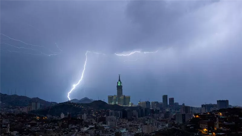 هل تتأثر مصر بموجة الطقس السيئ في السعودية؟.. الأرصاد تجيب