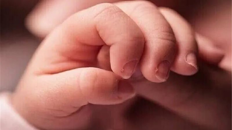 سيدة تستيقظ من نومها بعد حقنة مهدئة لتجد مفاجأة في انتظارها