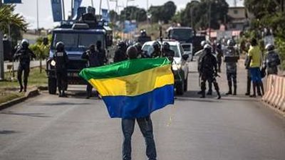 جيش الجابون يعلن حظر التجول في البلاد