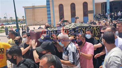 حضور كثيف للفنانين على جنازة الفنان الراحل سمير غانم.. صور