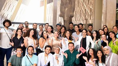 وزيرة الهجرة تزور المتحف المصري الكبير بصحبة الشباب الدارسين والباحثين بالخارج