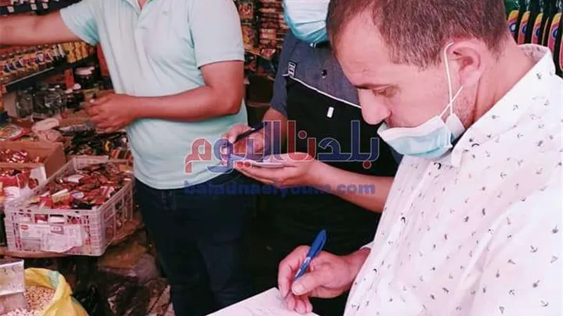 ضبط ٢٠٠٠ عبوة منظفات بمصنع غير مرخص بالبحيرة