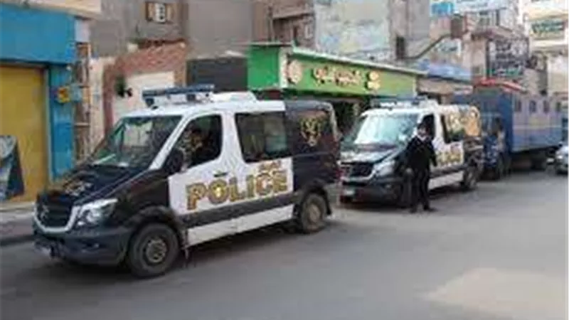 جهود مكثفة لكشف ملابسات العثور على جثة معلقة في السقف بالمعصرة