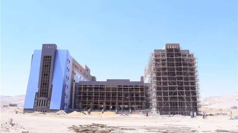 النعماني يتفقد أعمال إنشاء مبني الإدارة المركزي بمقر جامعة سوهاج الجديدة