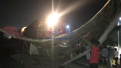تصادم عربيتي جرار سكة حديد بسيارتي ملاكي بمزلقان الخانكة