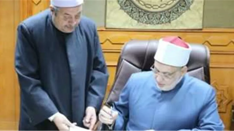 وكيل الأزهر يوافق على نتيجة الدور الثاني للشهادتين الإعدادية والثانوية