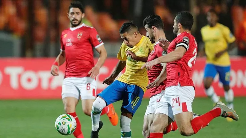 بكاء اللاعب وتوتر الأجواء مع مدربه أشياء تقرب سيرينو من الأهلي.. تفاصيل