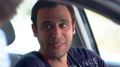 محمد إمام يشارك جمهوره بصورة من فيلمه الجديد 