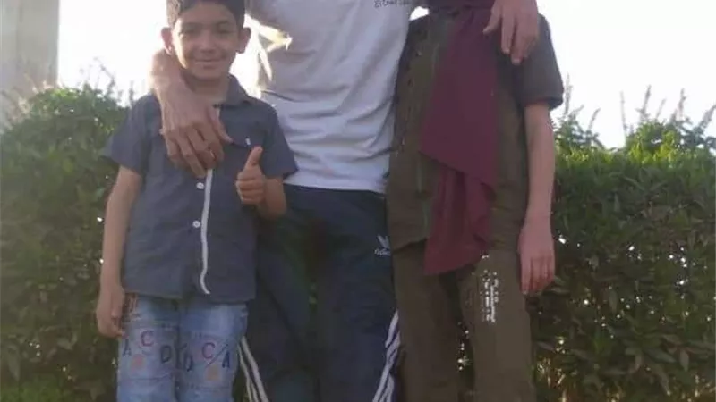 العثور على جثة موظف ونجليه مخنوقين داخل منزلهم ببنها