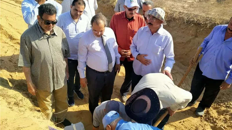رئيس مركز بحوث الصحراء يتفقد المشروعات التنموية الزراعية