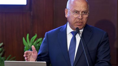 كامل الوزير: كلية النقل ستخرج للنور في الوقت القريب