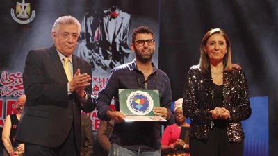 وزيرة الثقافة تسلم جوائز الدورة الثلاثين من مهرجان القاهرة الدولي للمسرح التجريبي