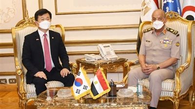 الفريق محمد زكي يلتقي وزير برنامج إدارة المشتريات الدفاعية لـ كوريا الجنوبية