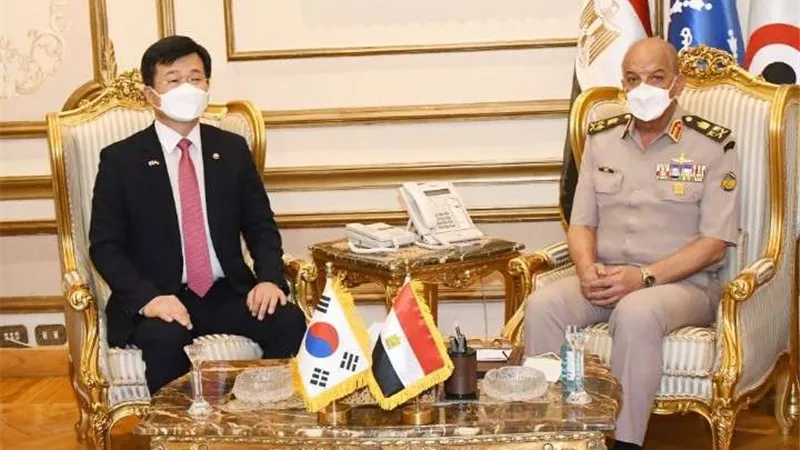 الفريق محمد زكي يلتقي وزير برنامج إدارة المشتريات الدفاعية لـ كوريا الجنوبية