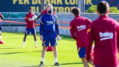 دي يونج يكشف عن مصير كومان مع برشلونة