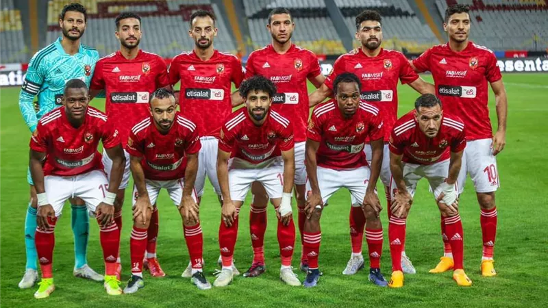انتظام لاعبي الأهلي بعد العودة من المنتخب