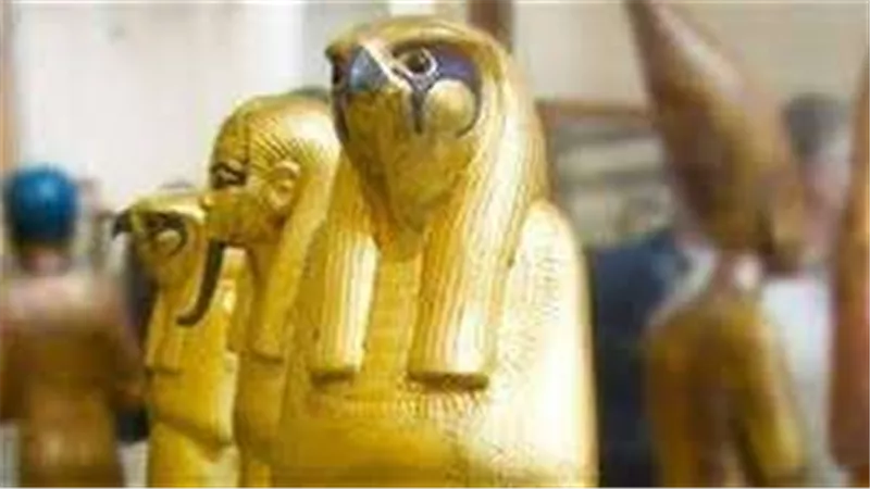 الداخلية تضبط سيدة و5 أشخاص بحوزتهم تماثيل وسبائك ذهبية بسوهاج