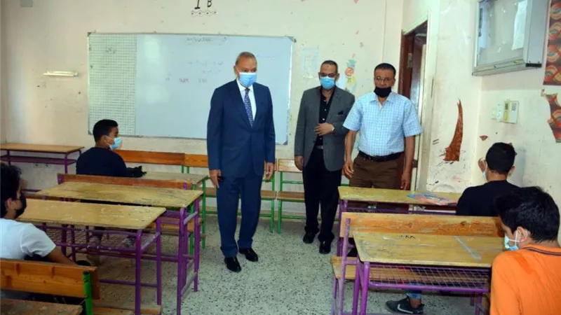 محافظ القليوبية يتفقد لجان امتحانات نهاية العام الدراسي للشهادة الإعدادية