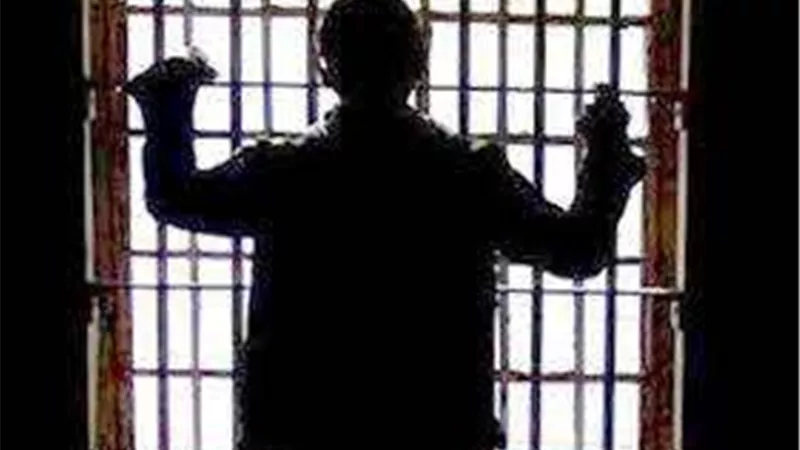 المؤبد وغرامة 100 ألف جنيه لـ طالب متهم بتجارة المخدرات بسوهاج