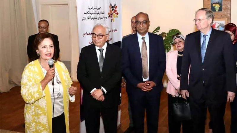 وزير التعليم يفتتح المعرض الفني لرسومات طلاب المدارس حول الهجرة غير الشرعية