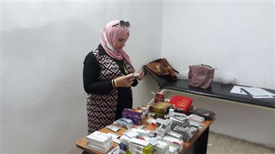 ضبط كميات كبيرة من الأدوية غير مصرح بها في صيدلية بالدقهلية