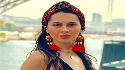 ياسمين رئيس تفاجئ جمهورها بإطلالة جريئة
