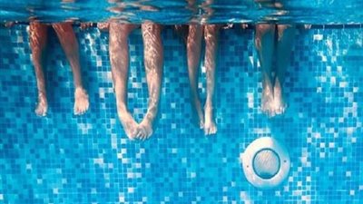 غرق طفل بحمام سباحة نادي شهير