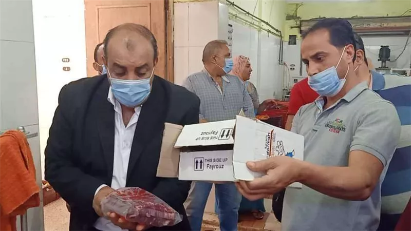 ضبط 27 ألف عبوة عصير بمصنع أسفل أحد المنازل ببني عبيد بدون ترخيص
