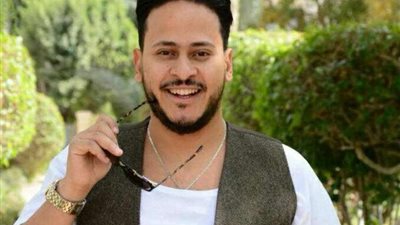 كريم عفيفي يُعبر عن سعادته بمشاركة إسعاد يونس في فيلم 
