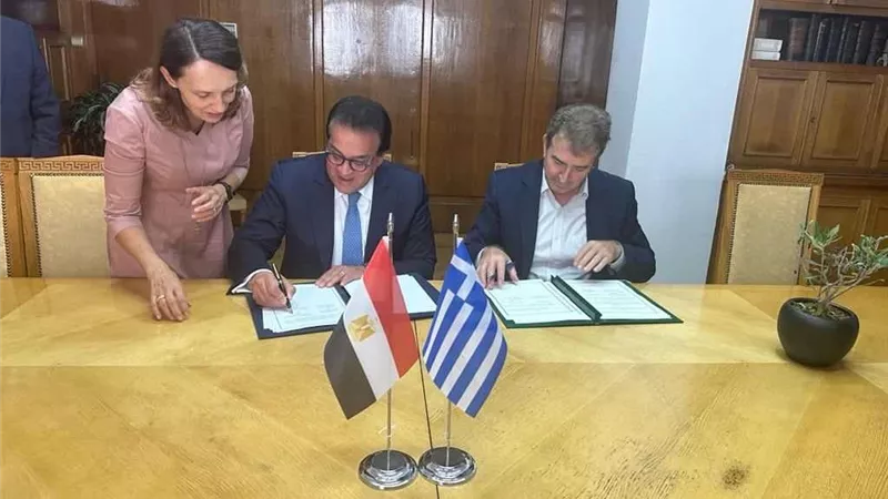 وزير الصحة المصري يوقع مع نظيره اليوناني مذكرة تفاهم لتعزيز العلاقات الثنائية