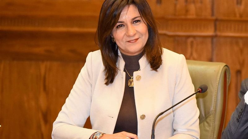 وزيرة الهجرة 