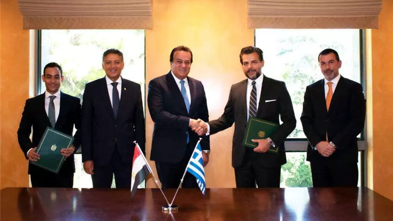 الصحة: توقيع بروتوكول مع مجموعة أثينا للاستثمار في القطاع الطبي بمصر