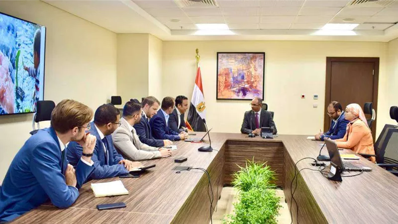 الإسكان: اجتماع هام لتشغيل محطات تحلية مياه البحر العاملة بموارد الطاقة المتجددة
