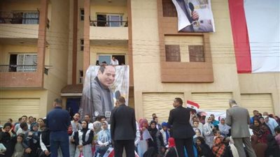 أهالي بني سويف يحتشدون في انتظار تشريف الرئيس السيسي